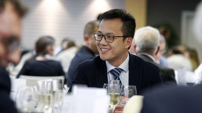 开云官方网站-西班牙人高层与裁委会会谈，对最近几场比赛不利判罚表达不满