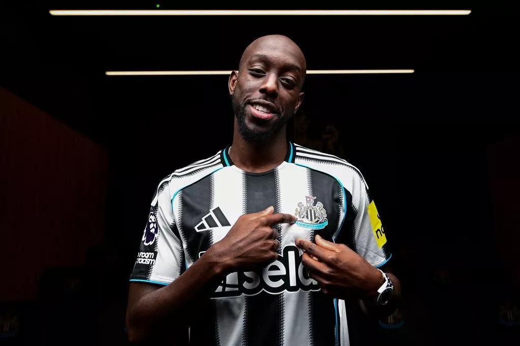 天空：纽卡在转会窗口关闭前最后30秒才完成维萨的转会